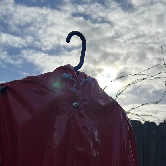 Women’s Red GAP XS Hooded Rain Jacket NWT - Picture 6 of 7